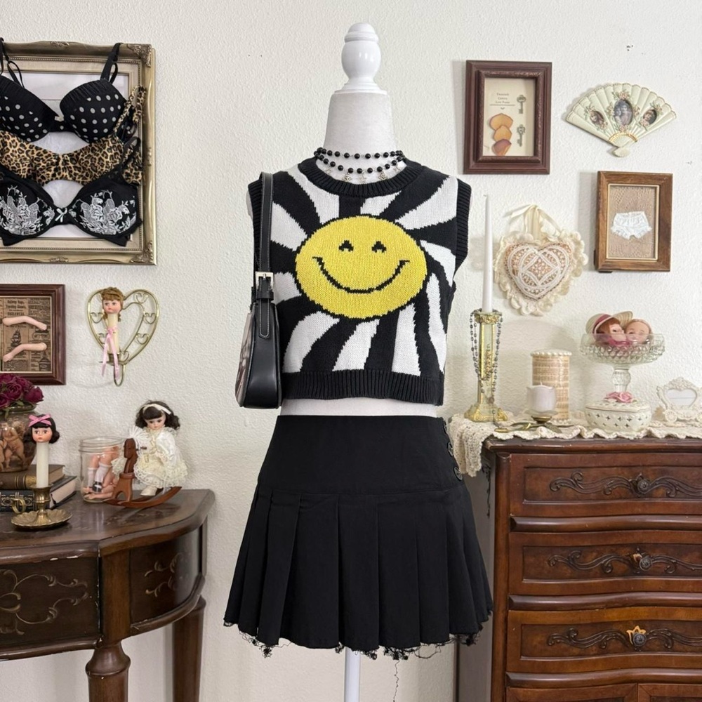 funky psychedelic graphic cropped sweater vest